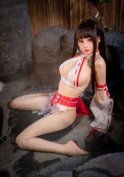 善良漂亮的女老板三级_无删减在线播放