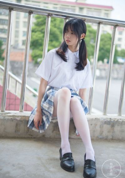 一进一出一嘚瑟前一句是啥_720高清完整版
