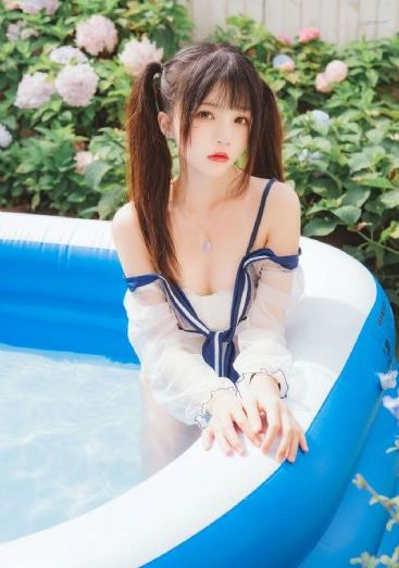 游泳教练在水里含我奶在线观看_1080高清视频观看